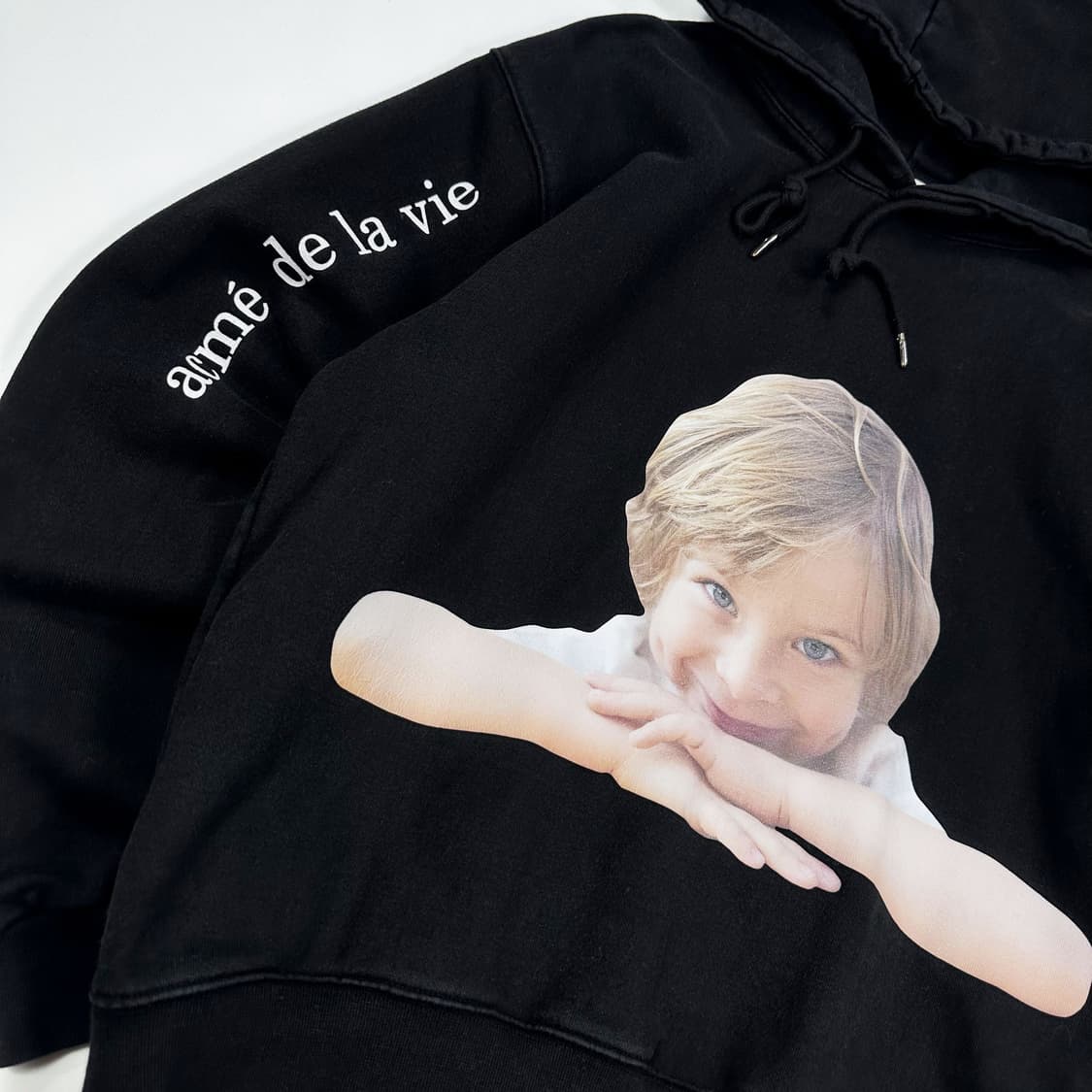 아크메드라비 베이비 페이스 블랙 후드티 (실측 L) 상품이미지3