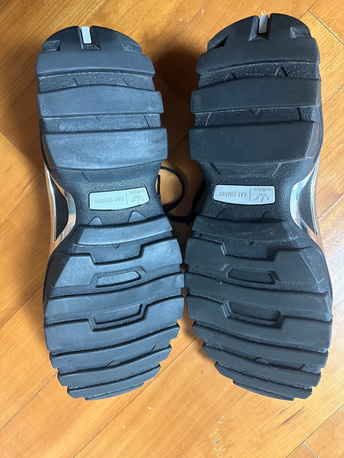 아디다스 라프시몬스 뉴러너 270 블랙 크롬 상품이미지6