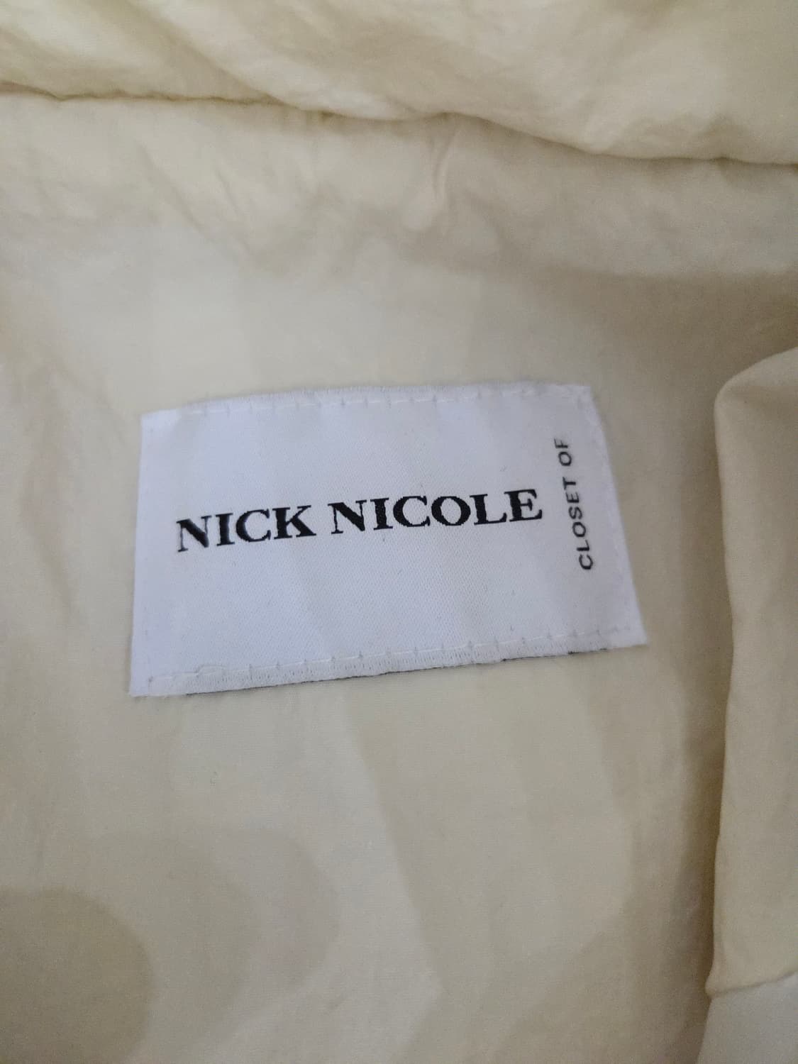 닉앤니콜 심볼 로고 하이넥 크롭 숏패딩 상품이미지8