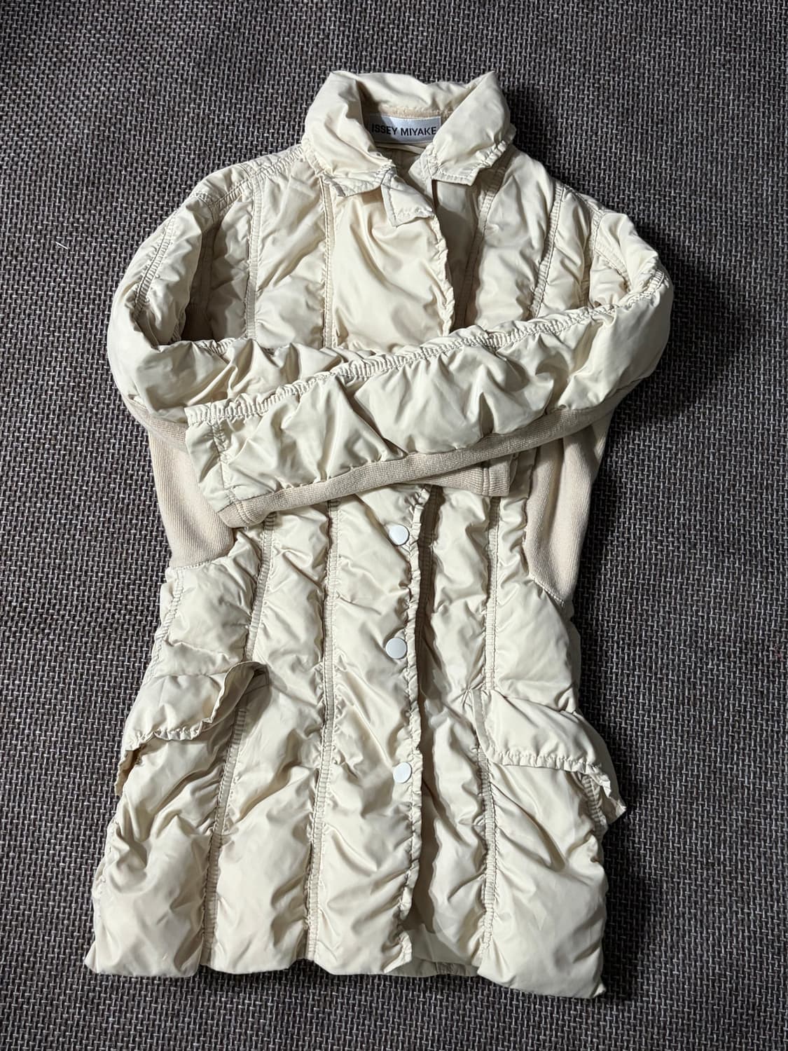 이세이미야케 사이드 패널 다운 자켓 상품이미지2