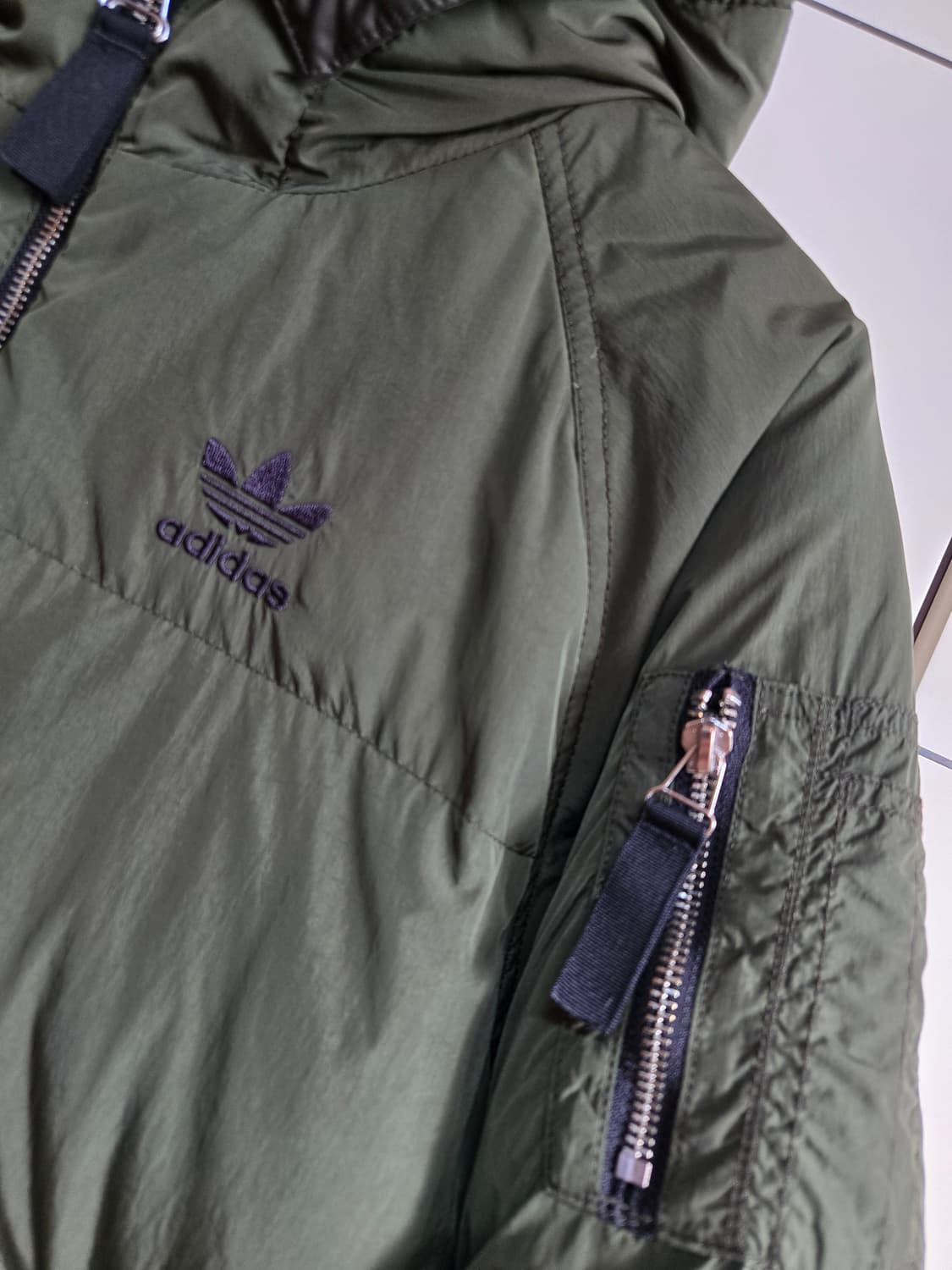 아디다스 남성 봄버 다운 롱패딩 상품이미지3