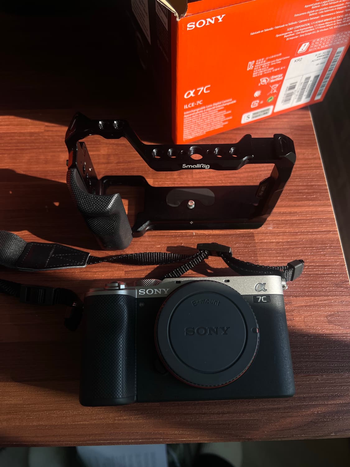 소니 A7C + SEL 24-105G렌즈,SmallRig케이지,배터리2개 상품이미지5