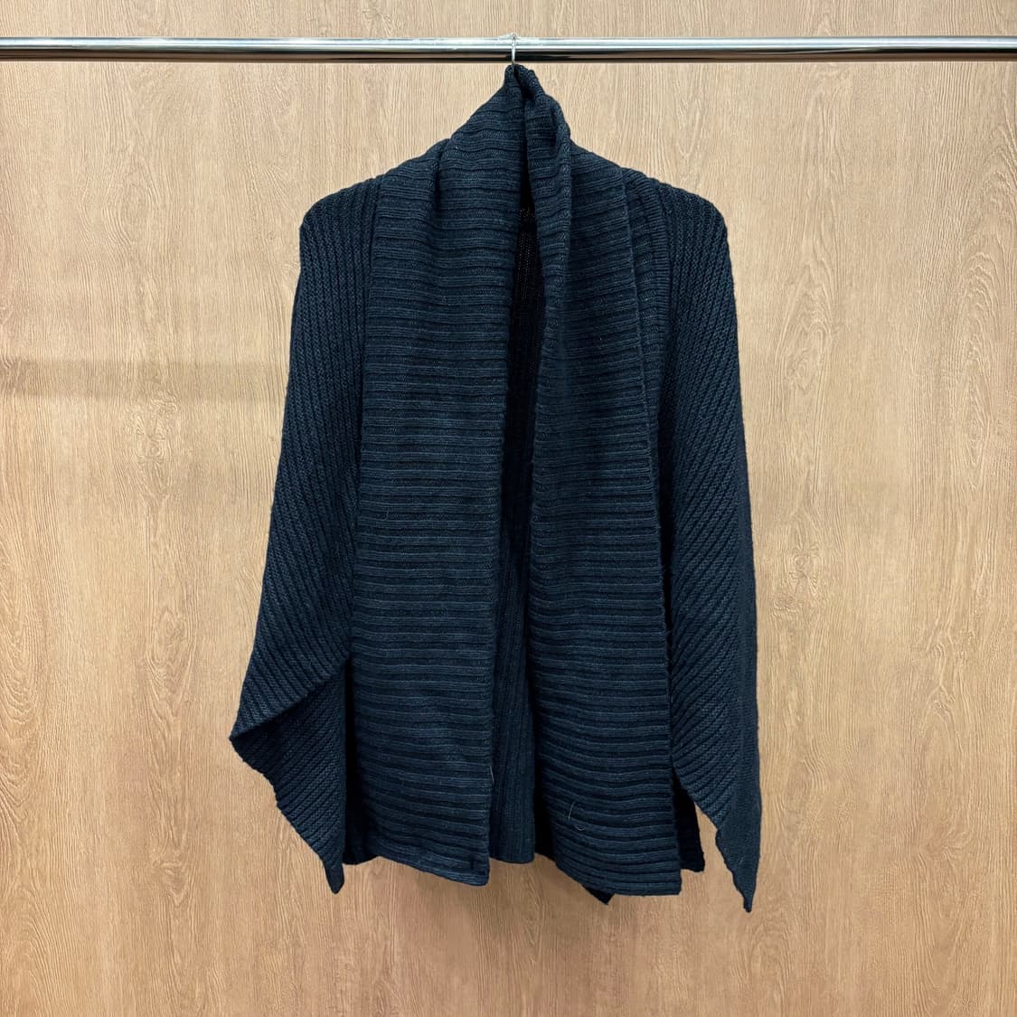 올세인츠 긴팔 니트 가디건 오픈 프론트 드레이프 립 조직 디테일 블랙 상품이미지2