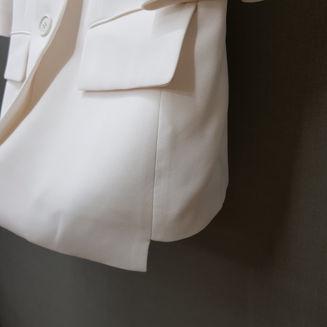 럭키슈에뜨 2023 C로고 오버핏 자켓 36사이즈(택달린 새제품) 상품이미지4