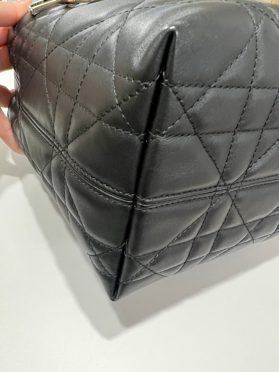 디올 뚜주흐 버티컬 토트백 스몰 블랙 상품이미지5