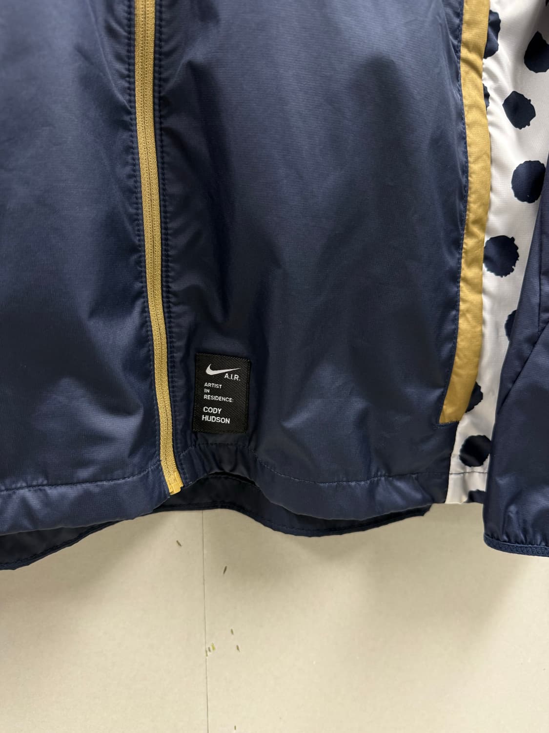 남성 95 M / 나이키 윈드러너 바람막이 A.I.R 코디허드슨 상품이미지4