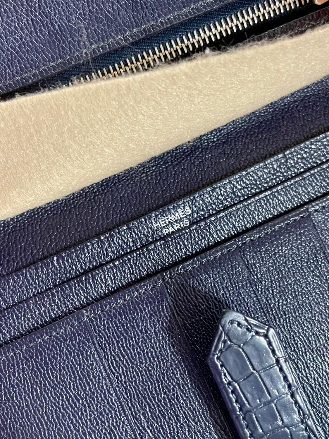 23년식 에르메스 악어 베안 와니 장지갑 딥네이비 은장 풀박스 상품이미지4