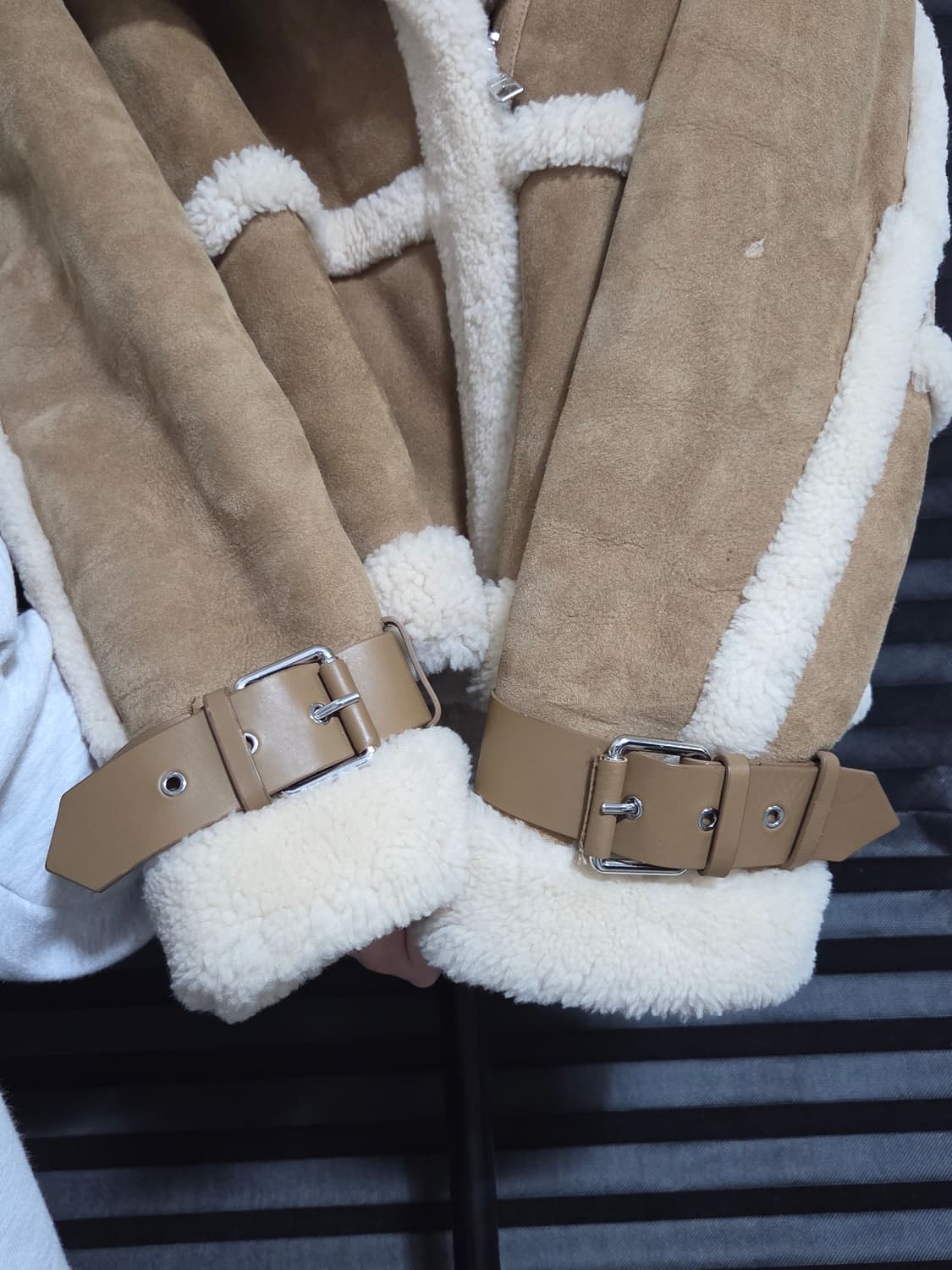 (블랙핑크 지수 착용) [올세인츠] 팔리 시어링 무스탕 | 00006 상품이미지8