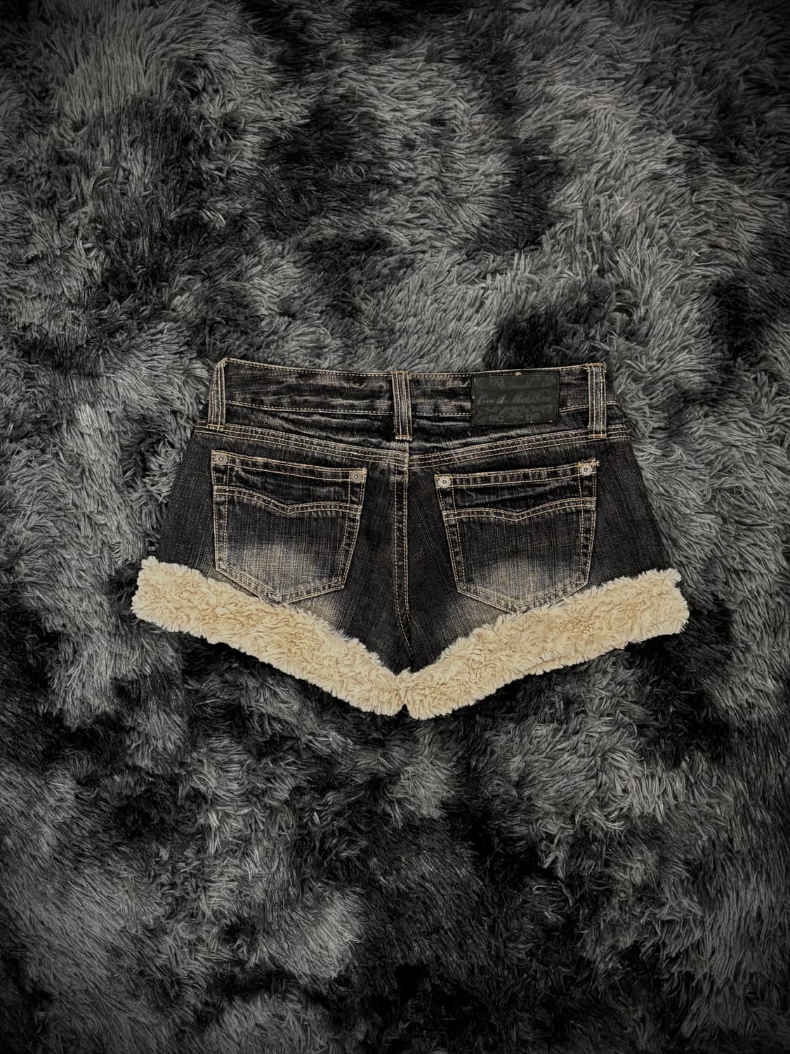 Cecil McBee 퍼 트리밍 로우라이즈 숏팬츠 상품이미지2