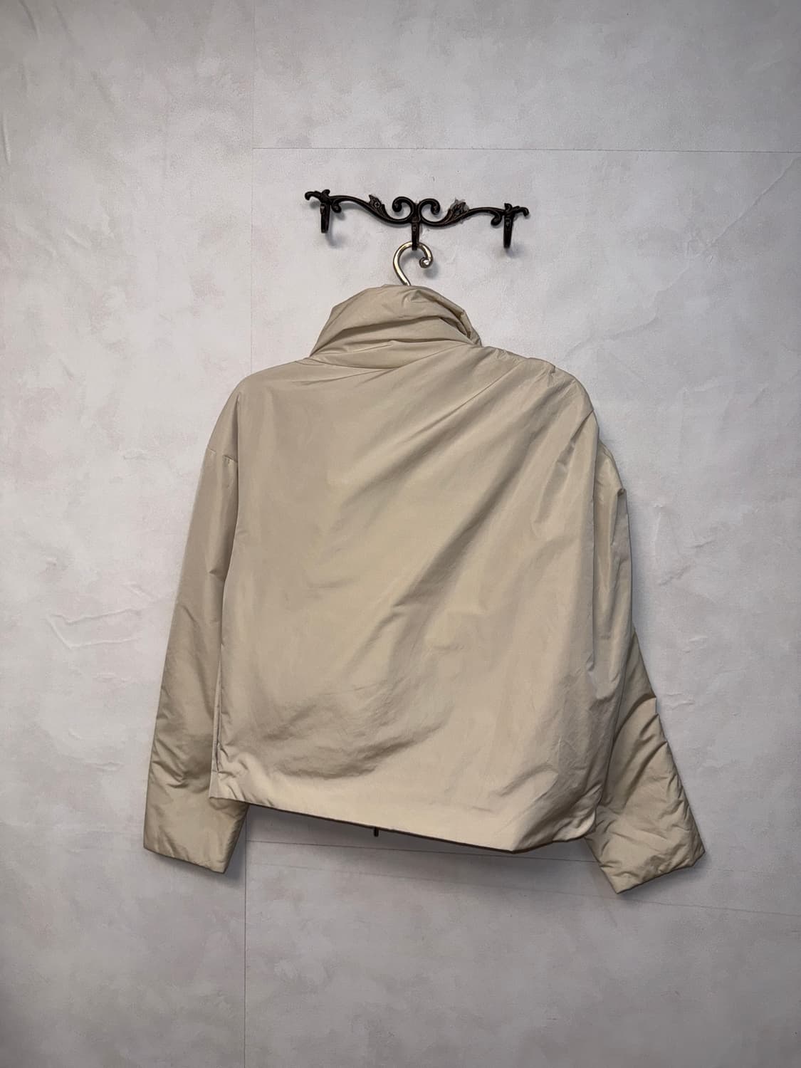 Ivory draped shirring two ways puffer 상품이미지7