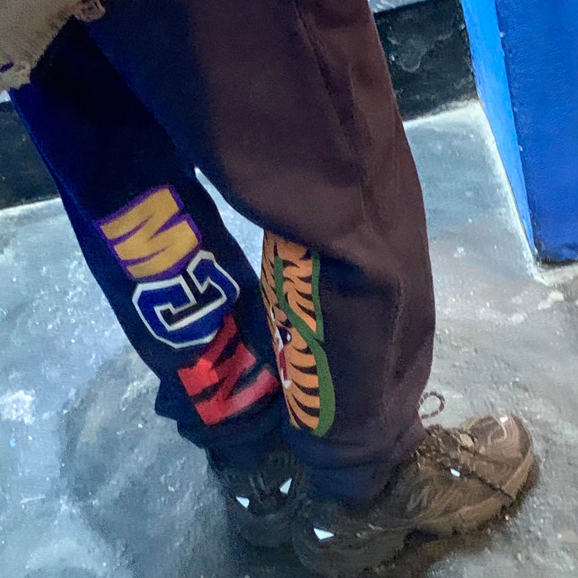 베이프 17F/W 샤크 페이스 네이비 스웻 조거 팬츠 상품이미지2