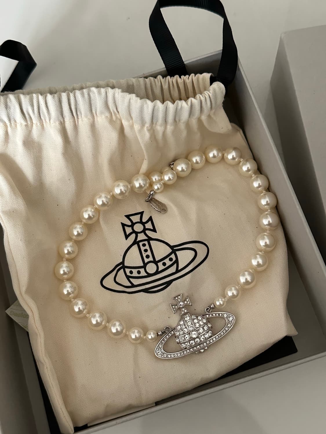 비비안웨스트우드 원 로우 펄 바스 릴리프 초커 실버 상품이미지2