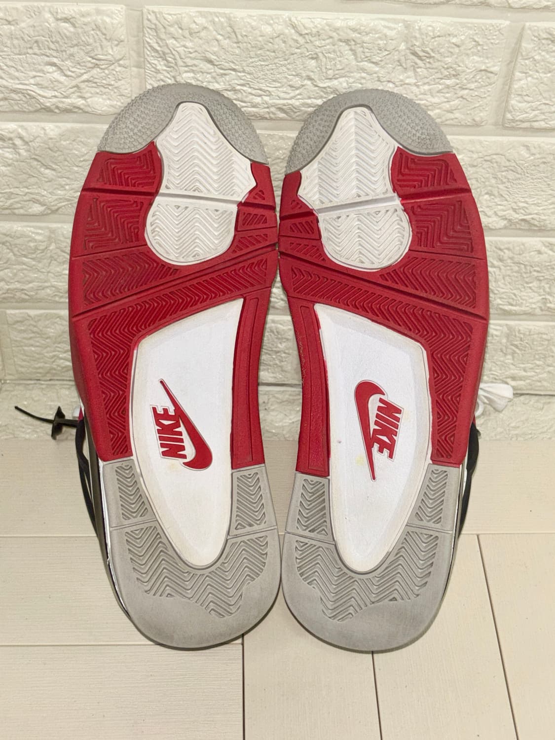 나이키 에어 조던 4 레트로 파이어레드 상품이미지2