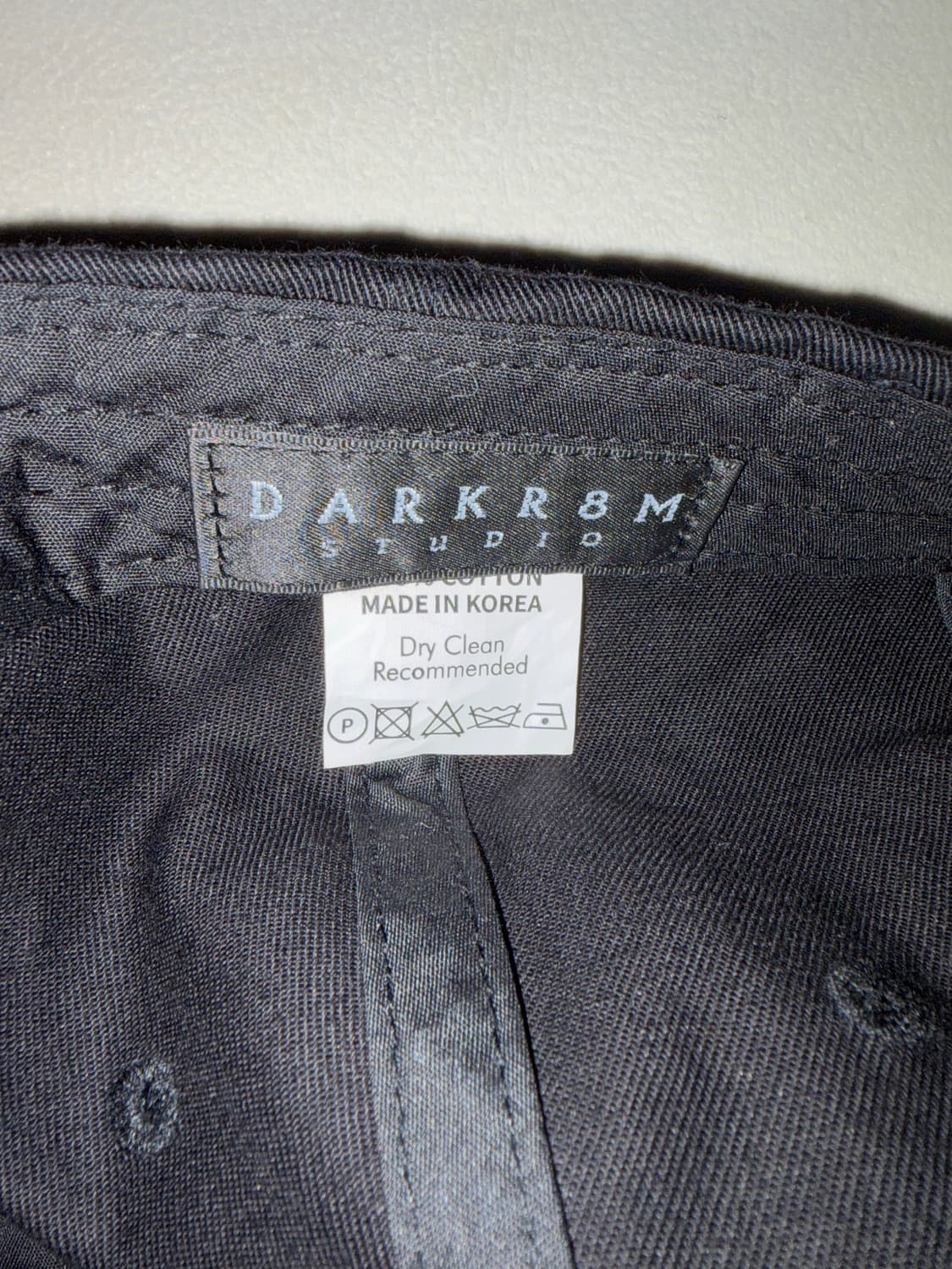 다크룸 스튜디오 업사이드 다운 실버 로고 캡 상품이미지3