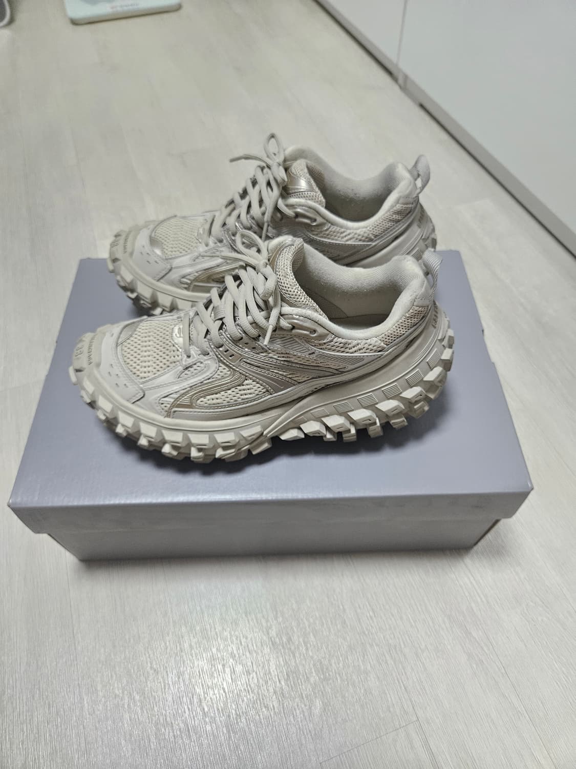 발렌시아가 디펜더 38 상품이미지4