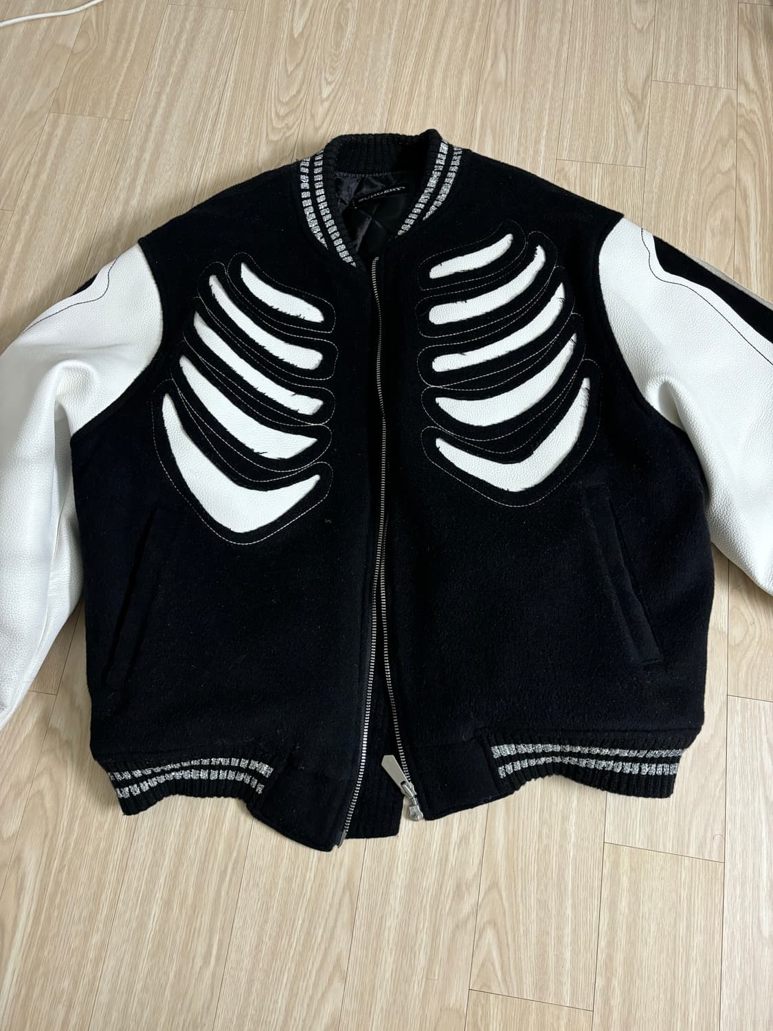 써저리 바시티 L 상품이미지1