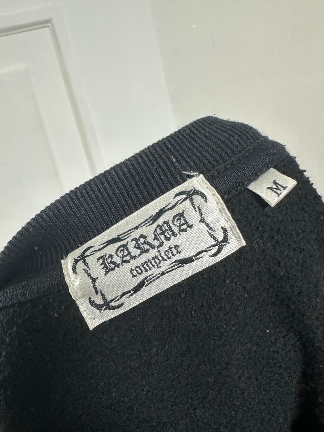 카르마 크로스 맨투맨 상품이미지3