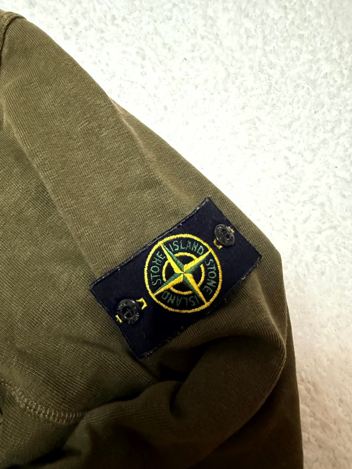 정품 스톤아일랜드 카키 맨투맨 상품이미지4