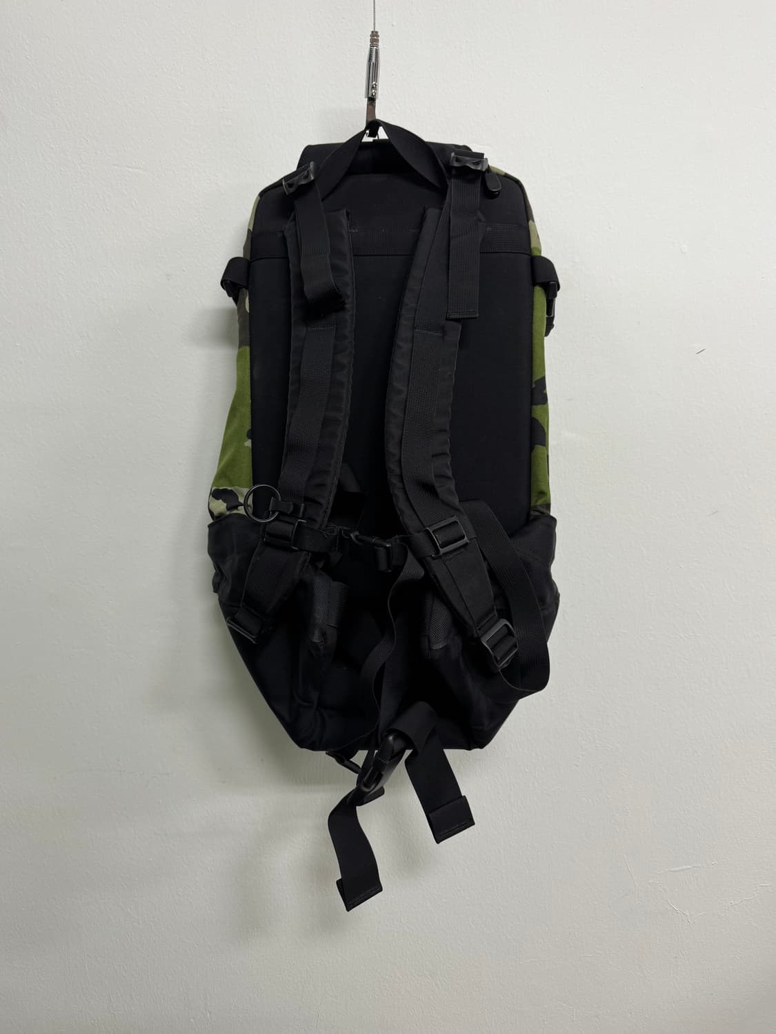 아크테릭스 X 빔즈 세브링 카모플라주 백팩 상품이미지2