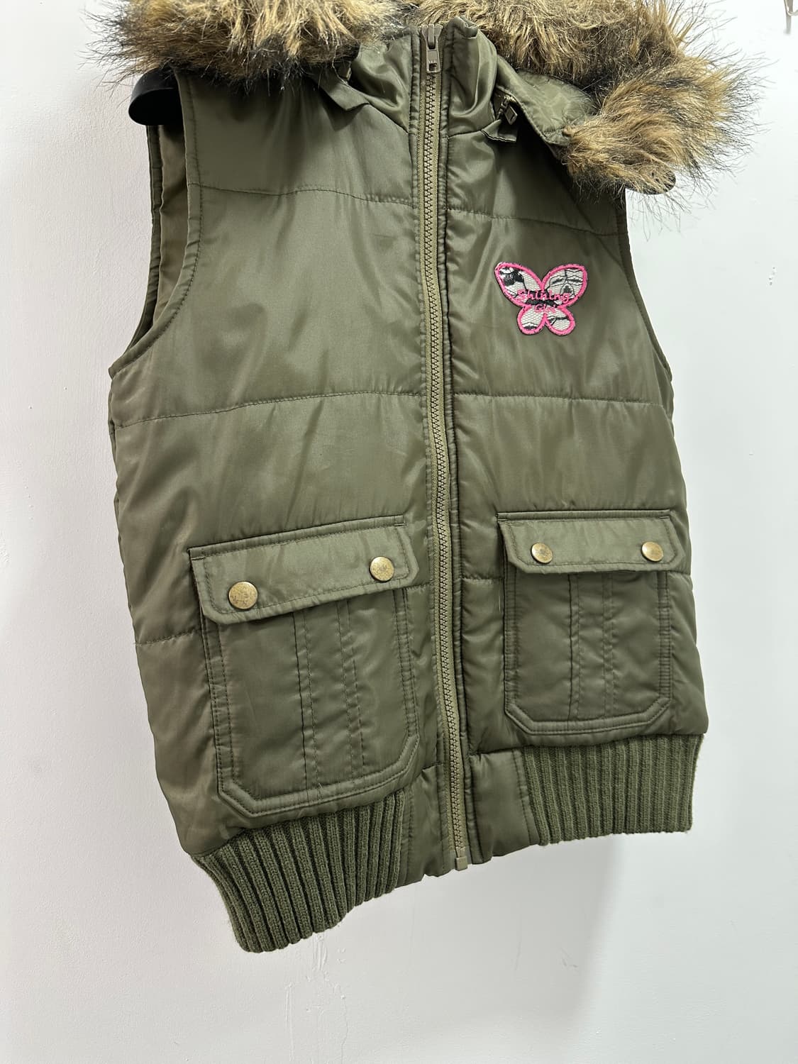 Butterfly patch fur vest 상품이미지3