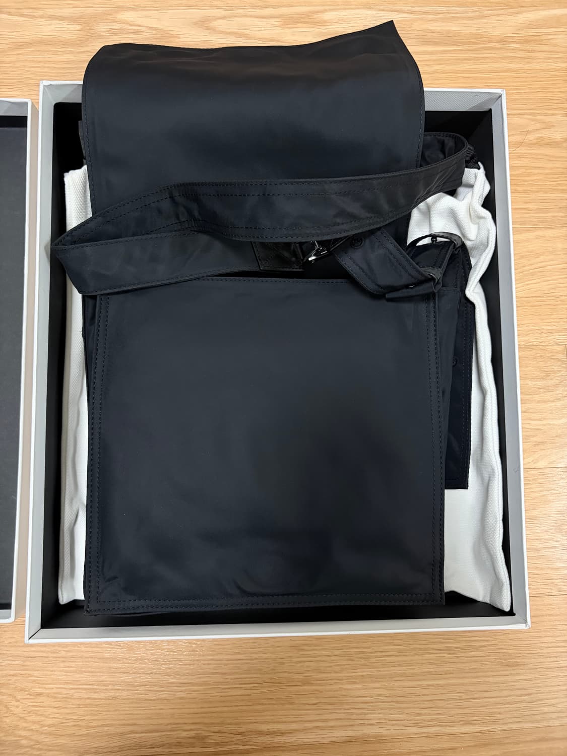 우영미 나일론 크로스바디 백 블랙 상품이미지4