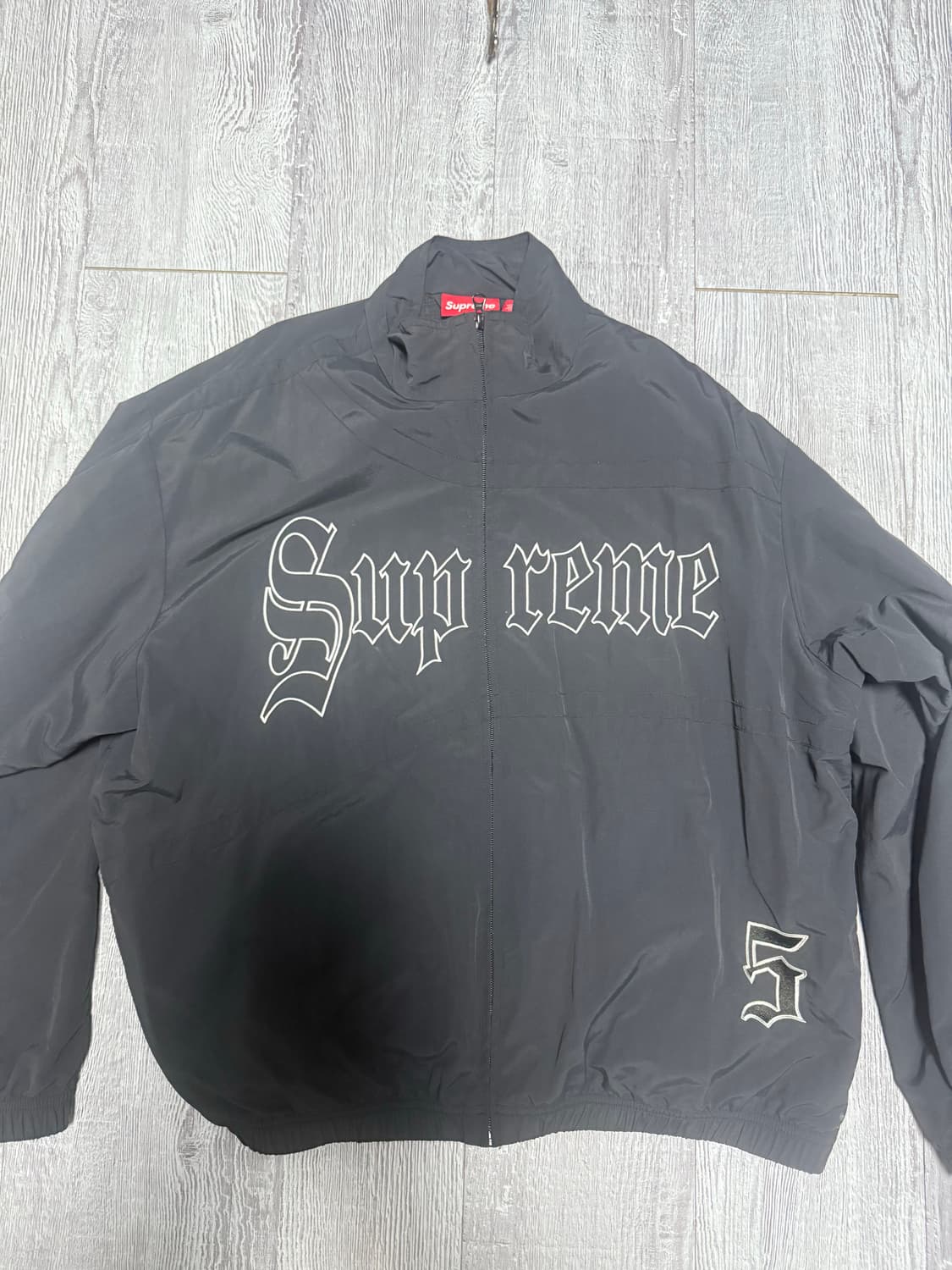 슈프림 올드 잉글리쉬 트랙자켓 상품이미지1