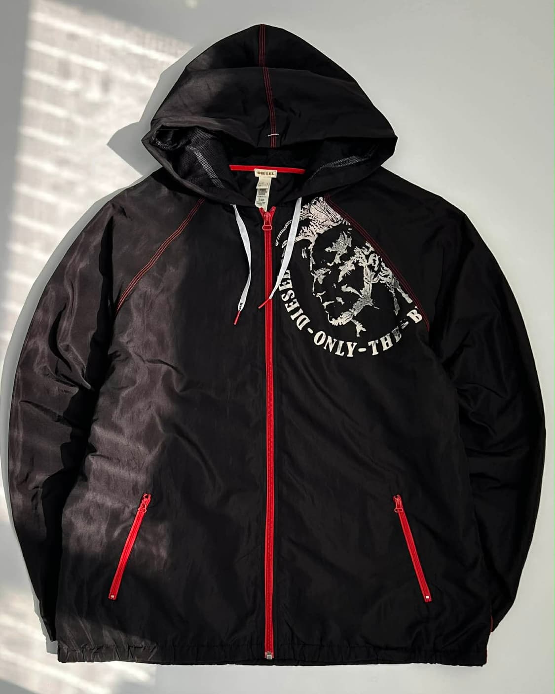 [L] 디젤 그래픽 프린팅 윈드브레이커 자켓 후드집업 블랙 상품이미지1