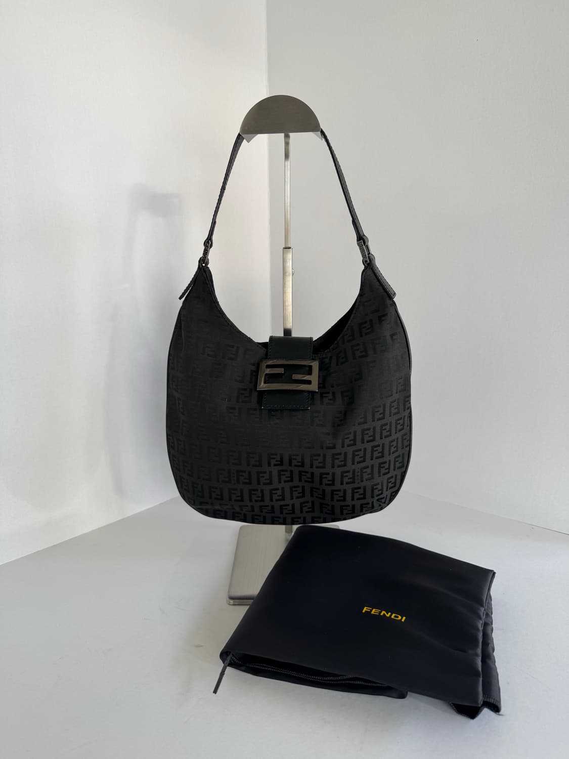 FENDI Zucca Hobo Bag 펜디 주카 호보백 상품이미지1