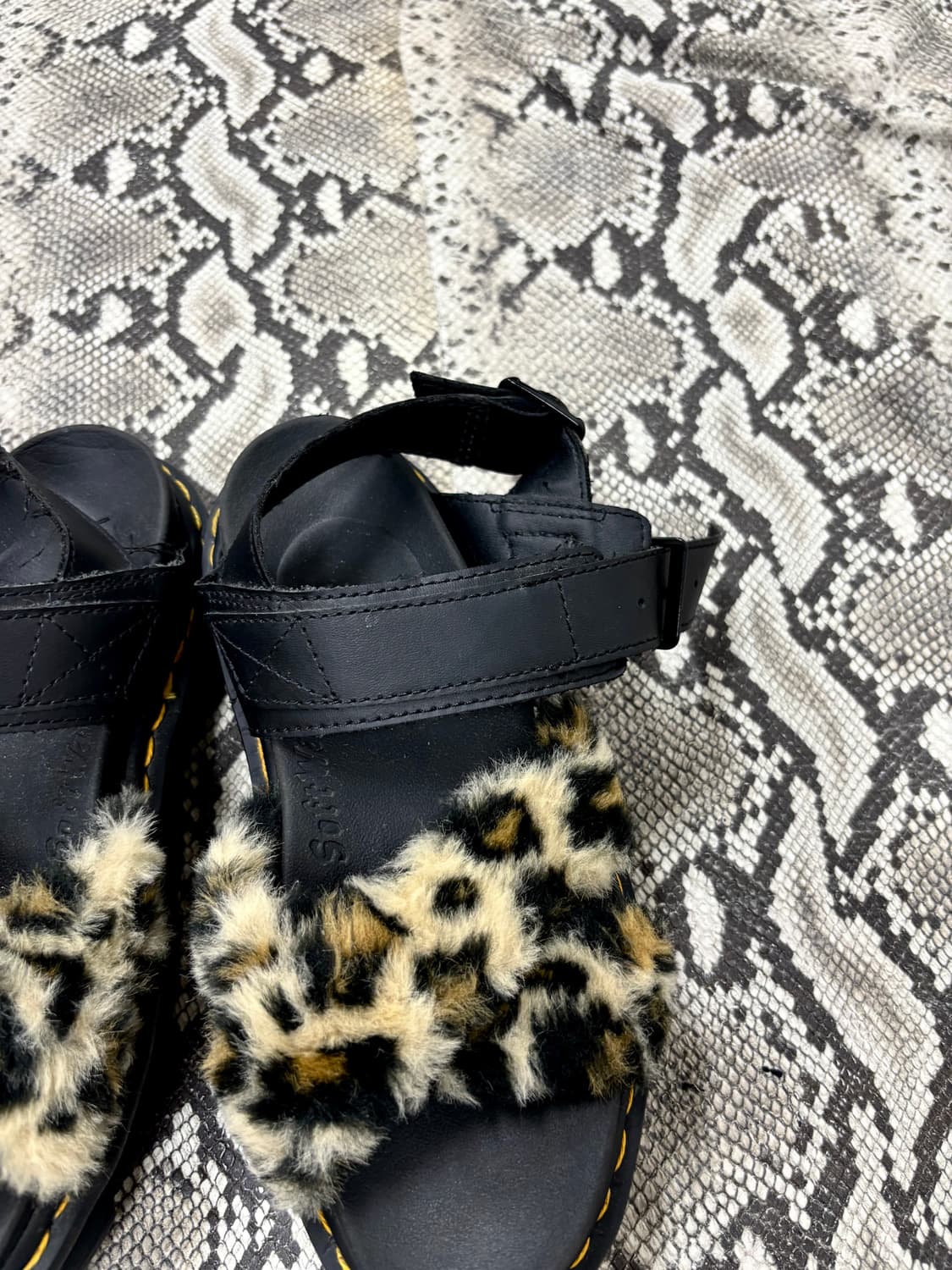 “Dr.Martens”  Leopard Kitsch Mood Shoes 상품이미지3