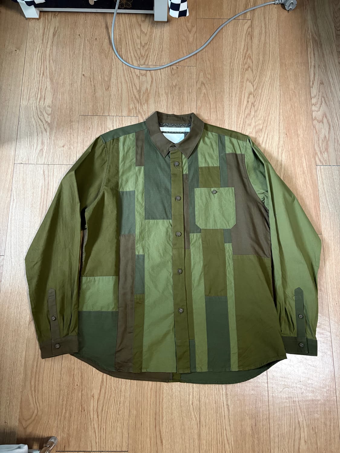 화이트마운티니어링 패치워크 셔츠 상품이미지1