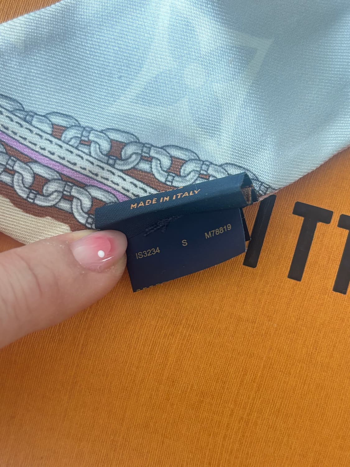 루이비통 방도 스카프 핑크 화이트 상품이미지3