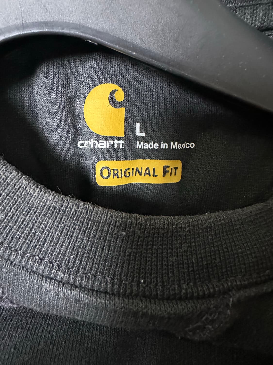 칼하트 포켓 블랙 맨투맨 상품이미지4