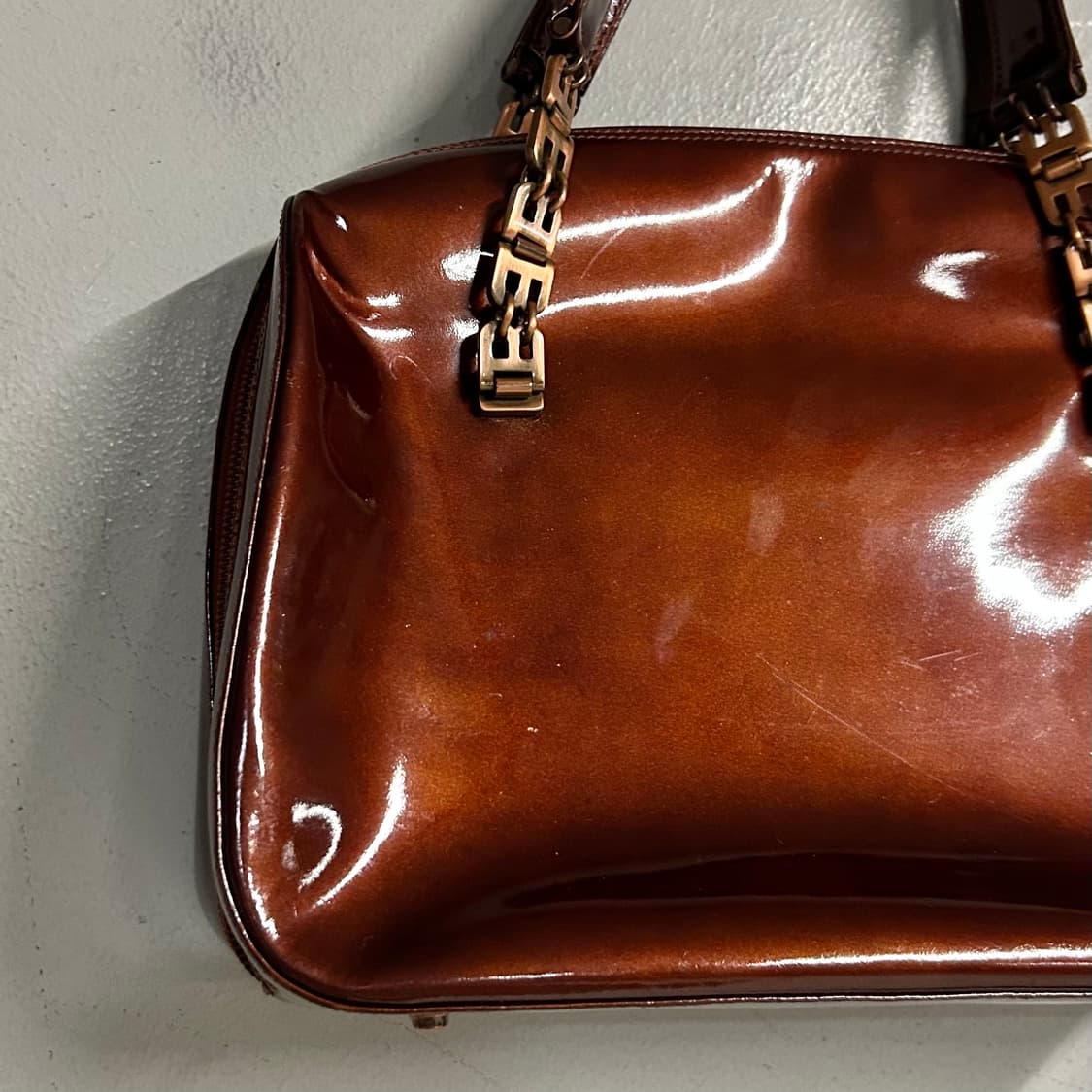 BALLY enamel handbag shiny brown 상품이미지2