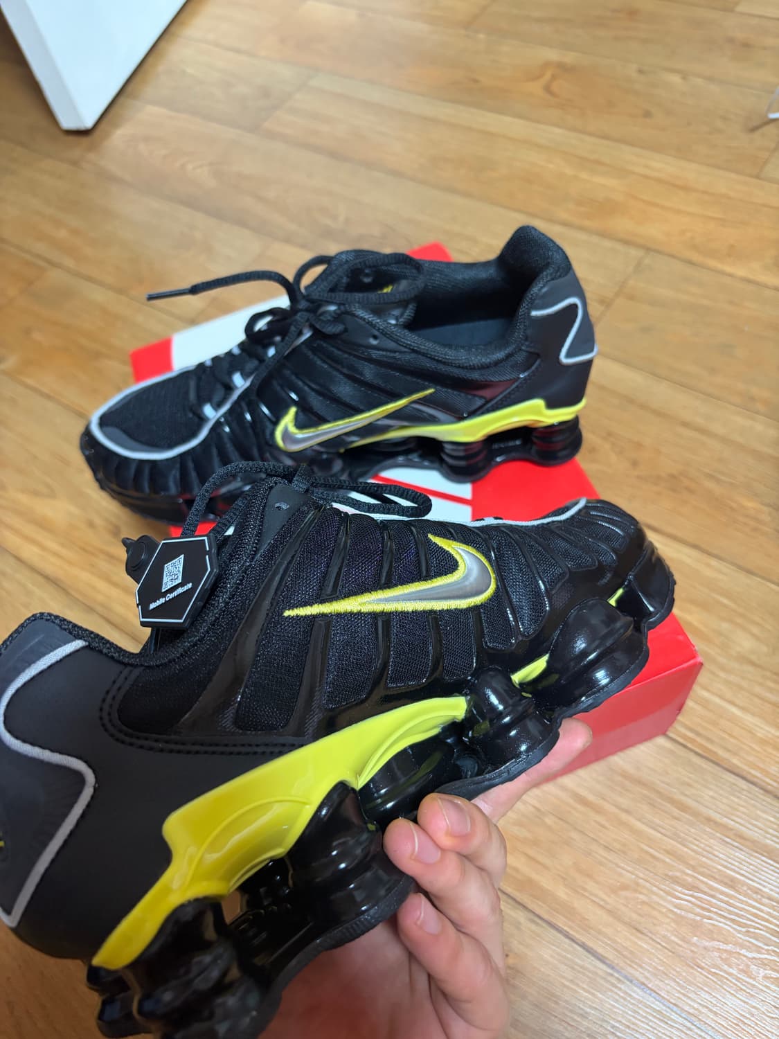 판매) 나이키 샥스 TL 블랙 다이나믹 옐로우 새상품 상품이미지2