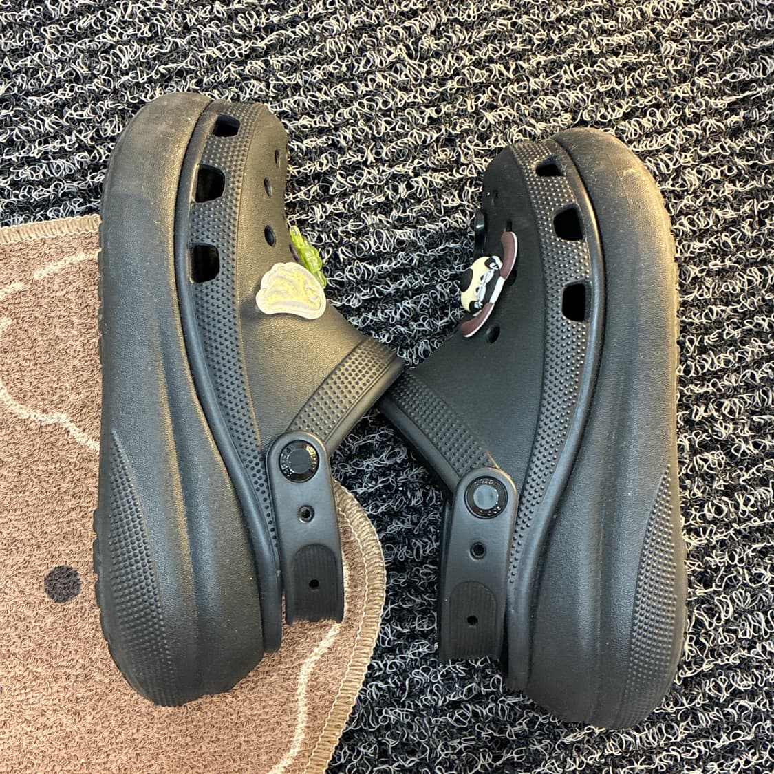 크록스 클래식 크러쉬 클로그 블랙 230(207521-001) 상품이미지3