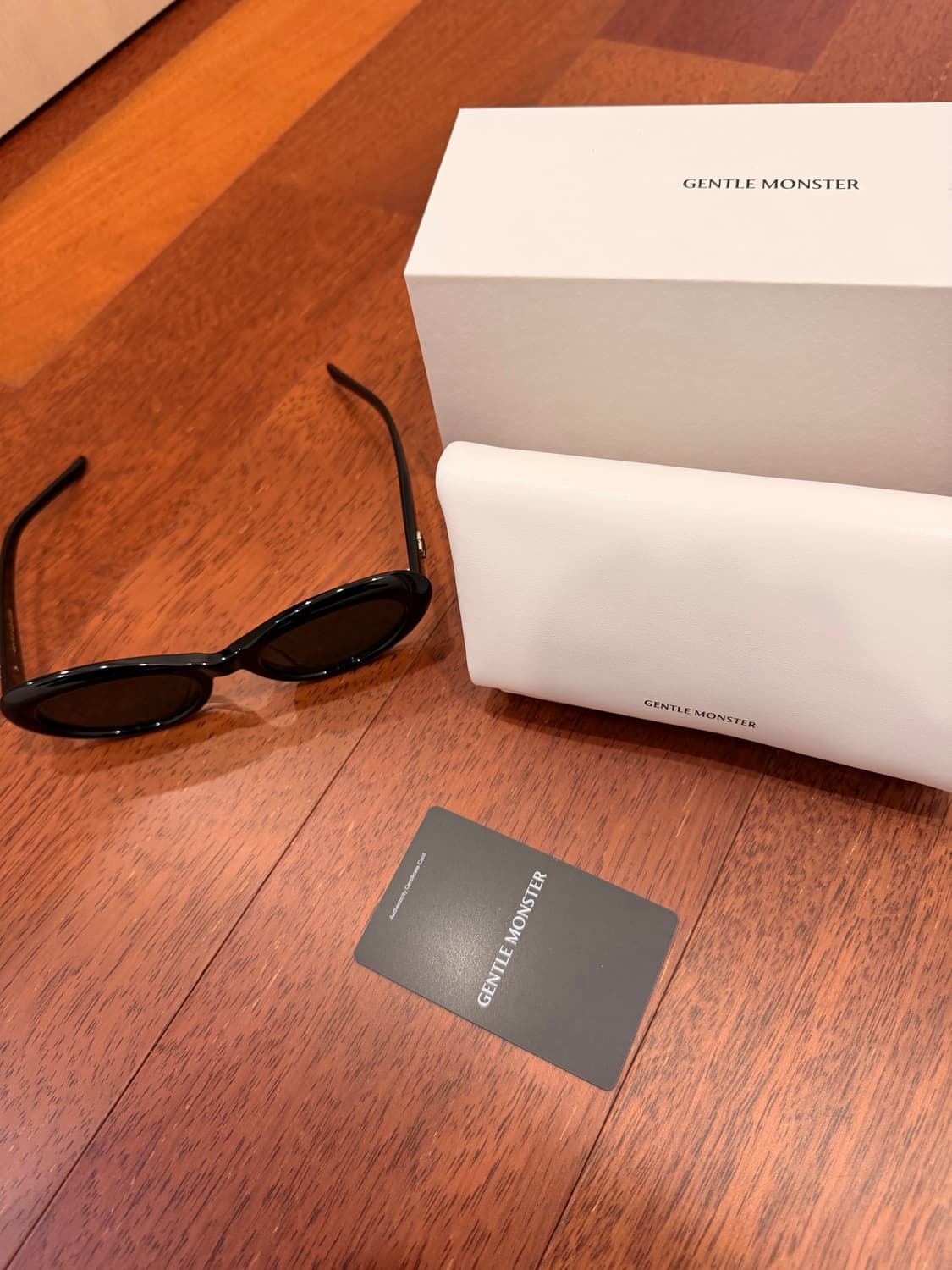 젠틀몬스터 AVON-01 블랙 선글라스 상품이미지2