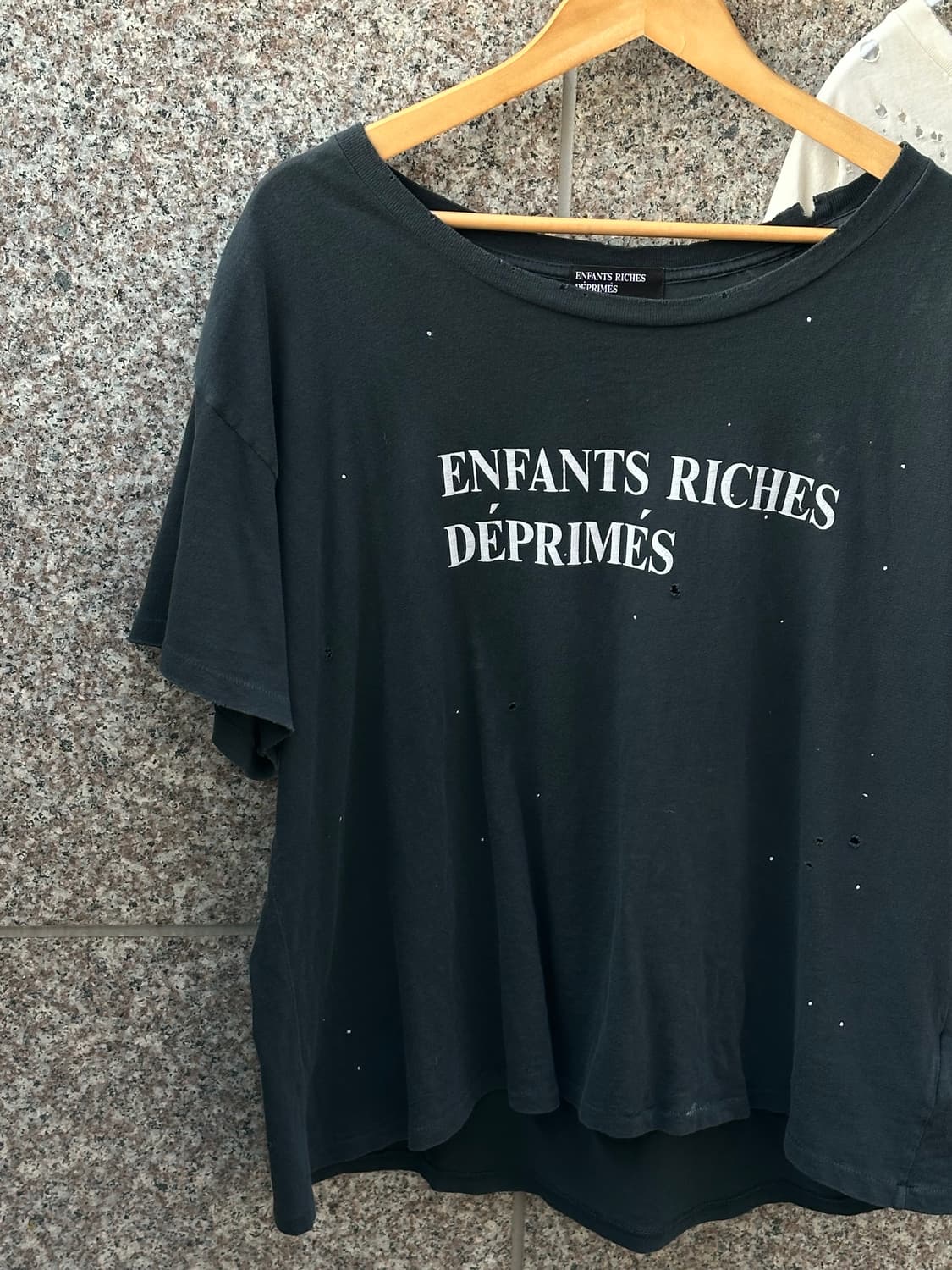 ERD 앙팡리쉬 데프리메 데미지 레터링 티셔츠 상품이미지2