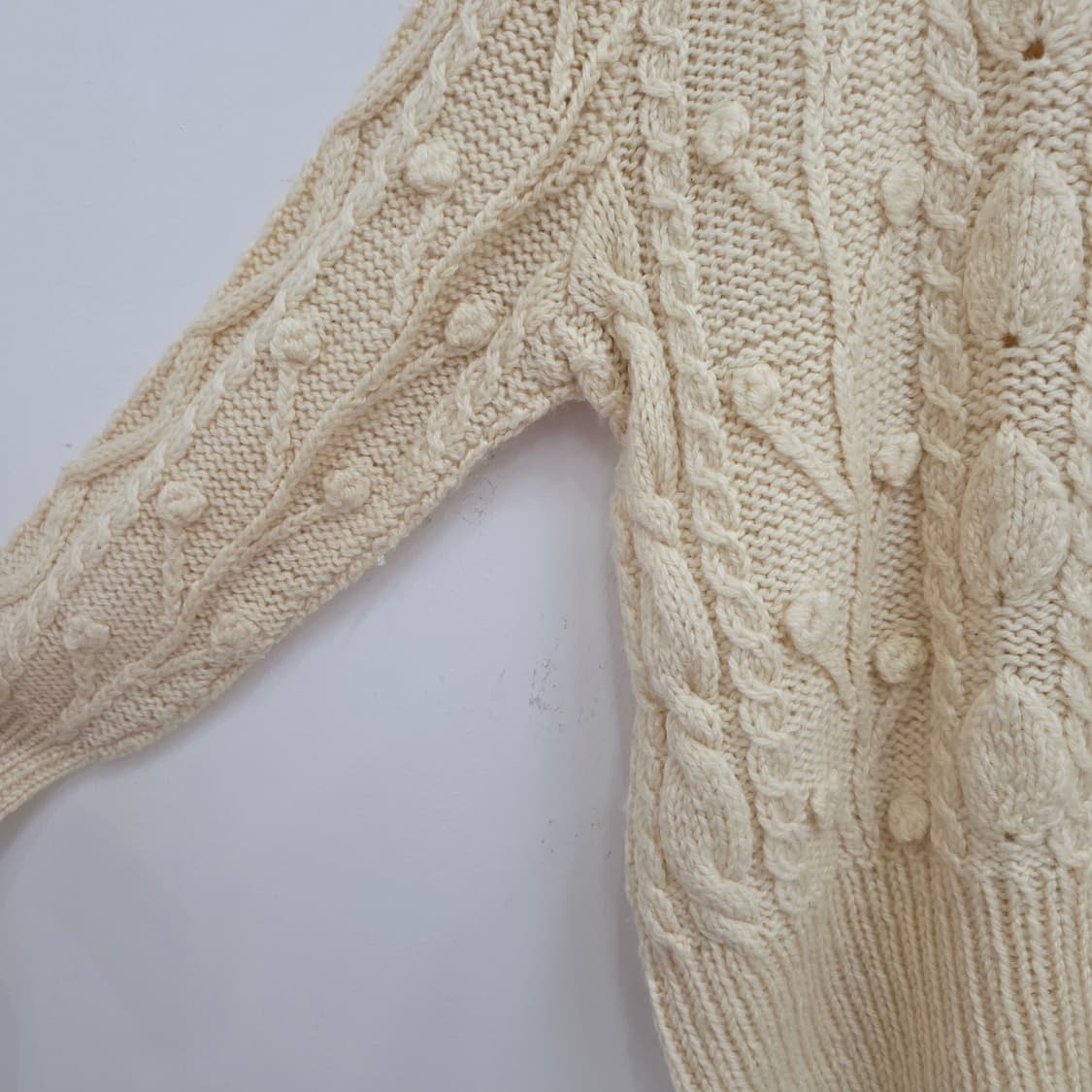 아이보리 케이블 꽈베기 라운드넥 루즈핏 아란 니트 상품이미지7