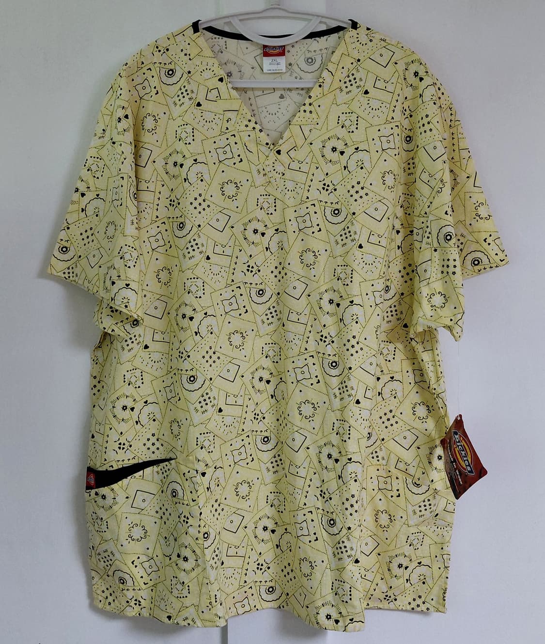 [새상품/2XL] 디키즈(Dickies) 반다나 패턴 스크럽 상의 상품이미지1