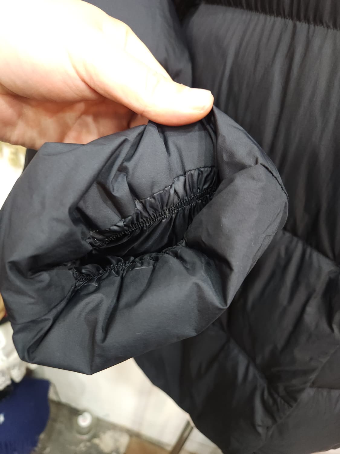 유니클로 울트라 라이트 볼륨 경량 패딩점퍼

 상품이미지3