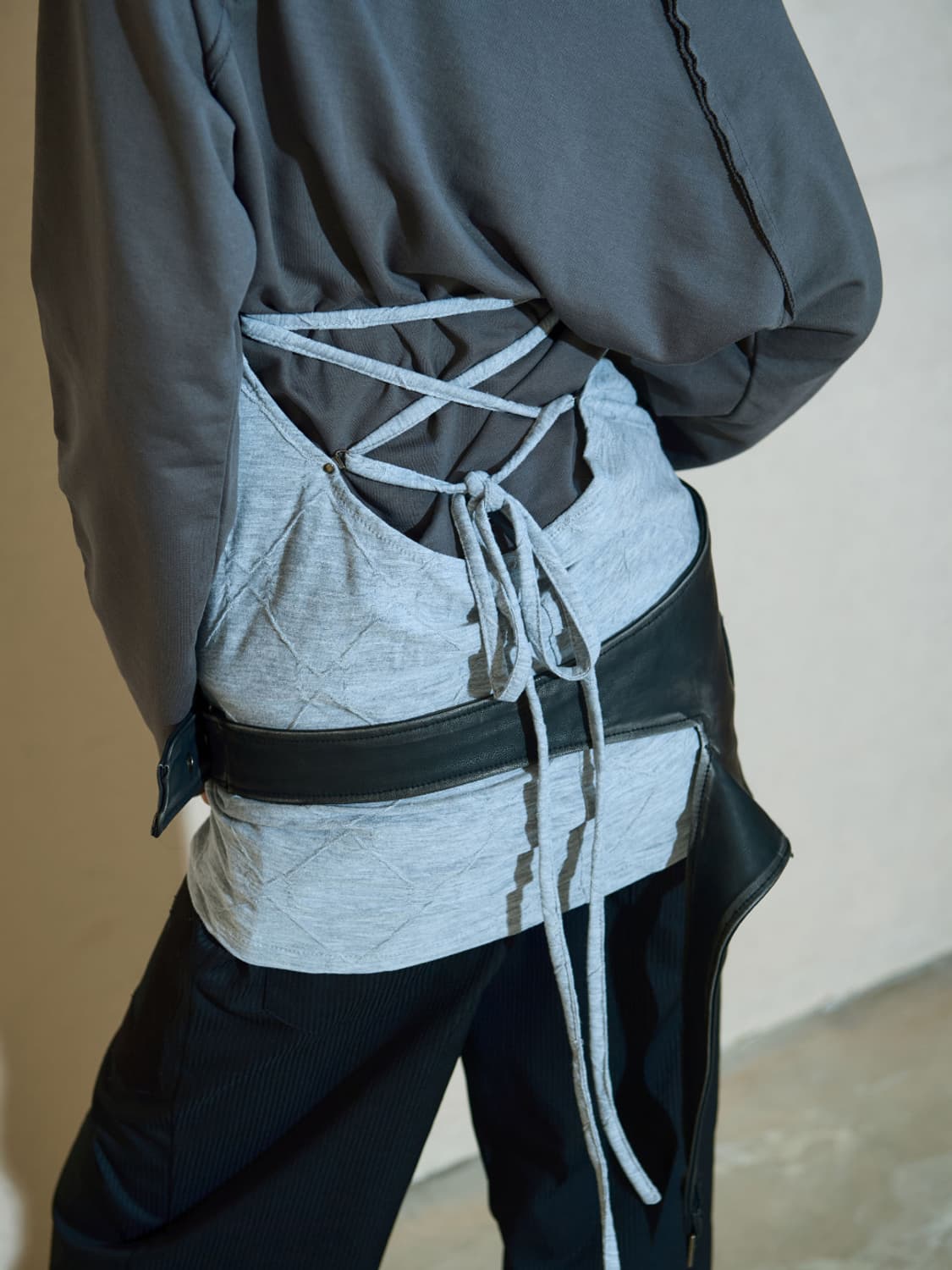 (새상품) 0104 공일공사 레이어드 홀터 롬버스 후드 후디 그레이 상품이미지10