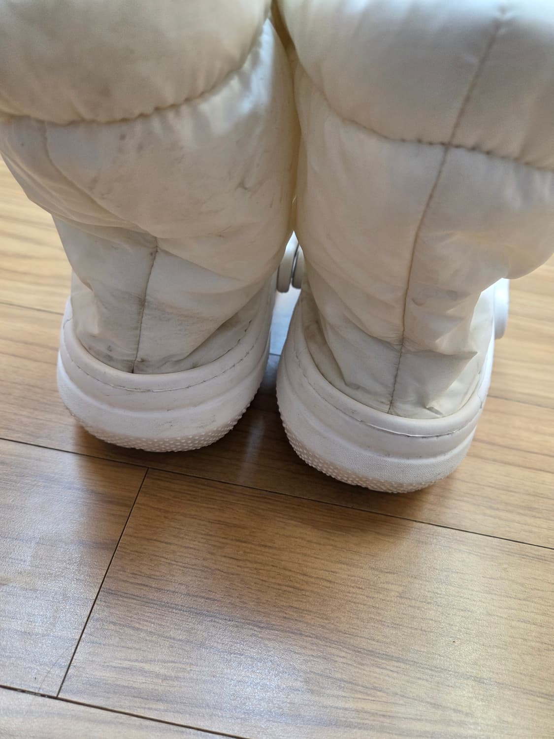 크록스 네오퍼프 부츠입니다
- 색상은 흰색입니다
- 사이즈는 M11입니다 상품이미지4