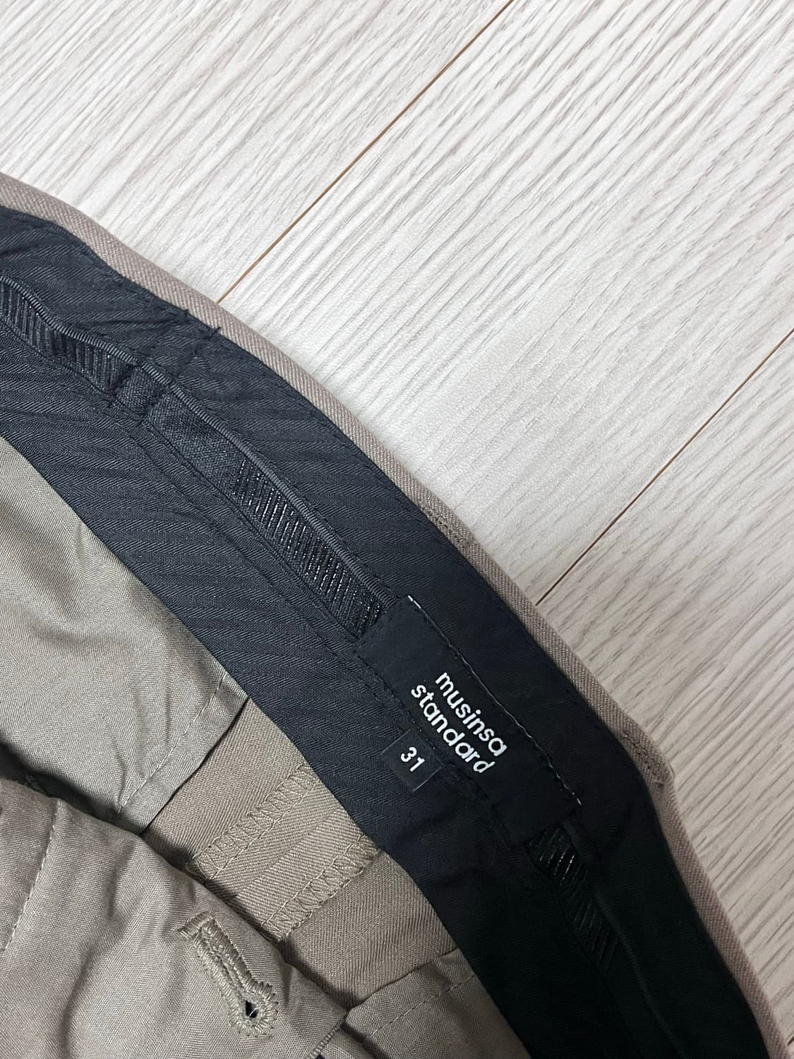 무신사 스탠다드 원턱 와이드 슬랙스 더스티베이지 31사이즈 상품이미지2