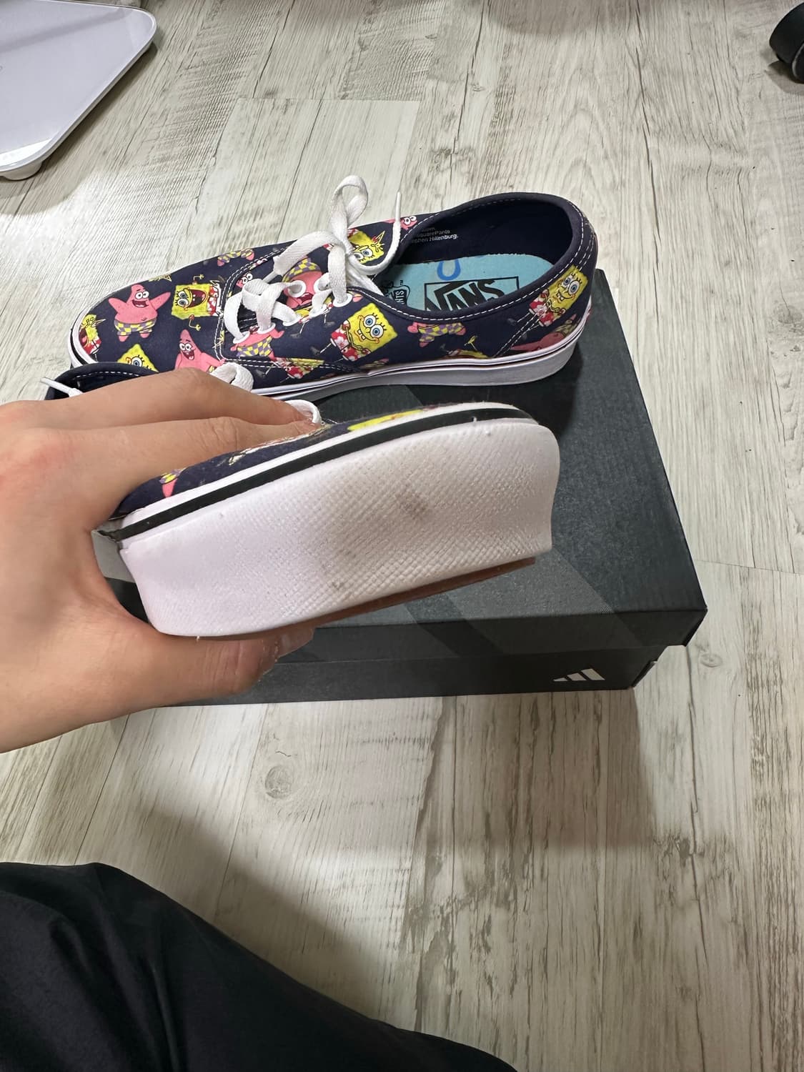 반스 스폰지밥 콜라보 스니커즈 상품이미지4