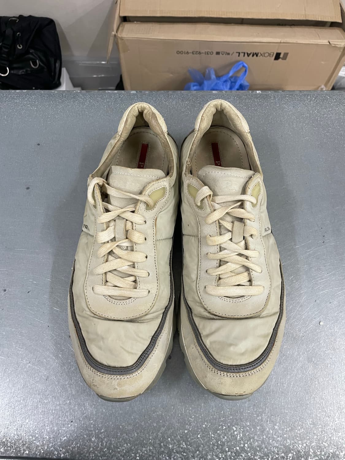 프라다 화이트 스니커즈 8 상품이미지5