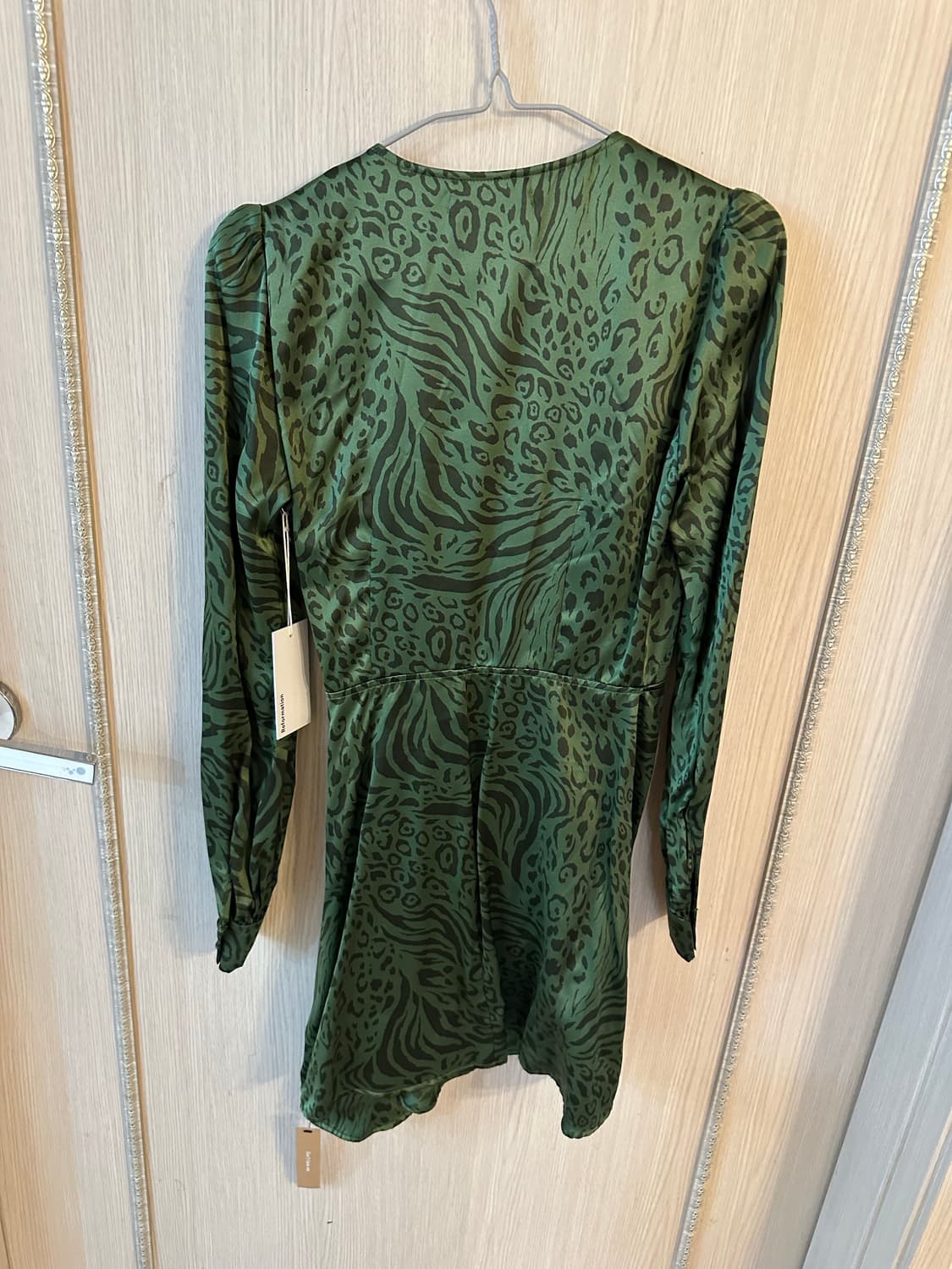 새상품 리포메이션 케나 레오파드 프린트 랩 실크 미니 드레스 XS 상품이미지5