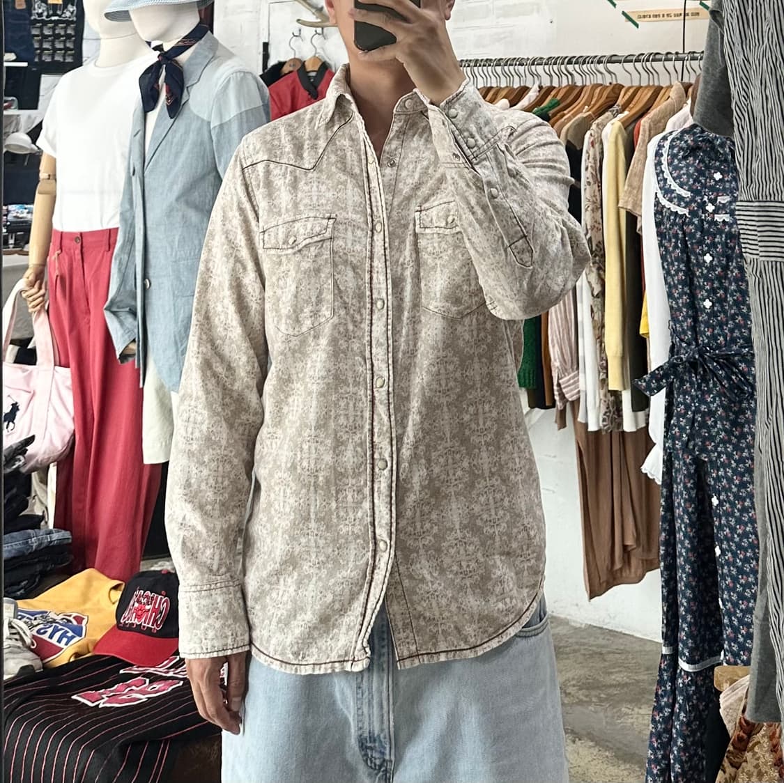 (착용컷) Lucky Store 패턴 웨스턴 셔츠 (남성용 M) 상품이미지3