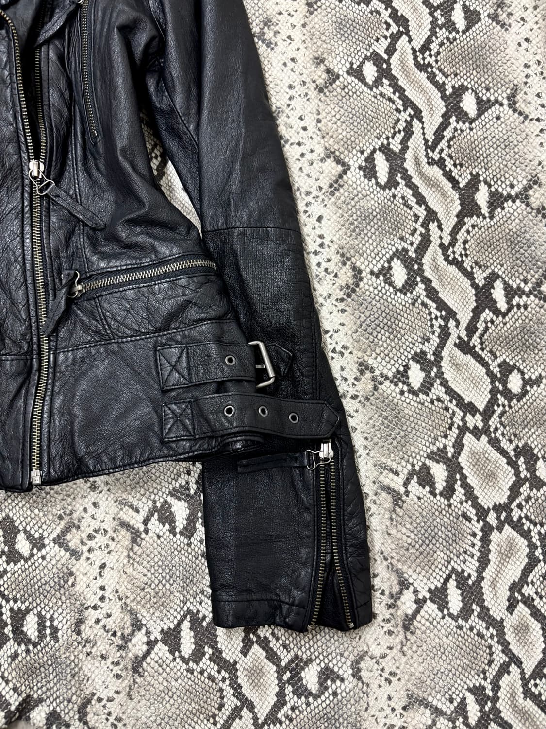 CHIC MOOD Black Side Buckle Le 상품이미지5