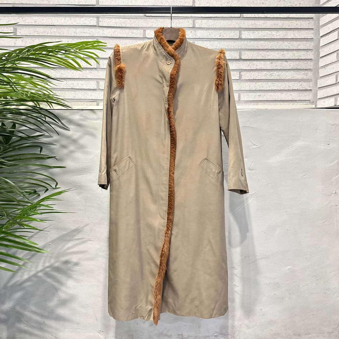 JPN VINTAGE 롱 코트 퍼 트리밍 하이넥 히든버튼 디테일 베이지 상품이미지2