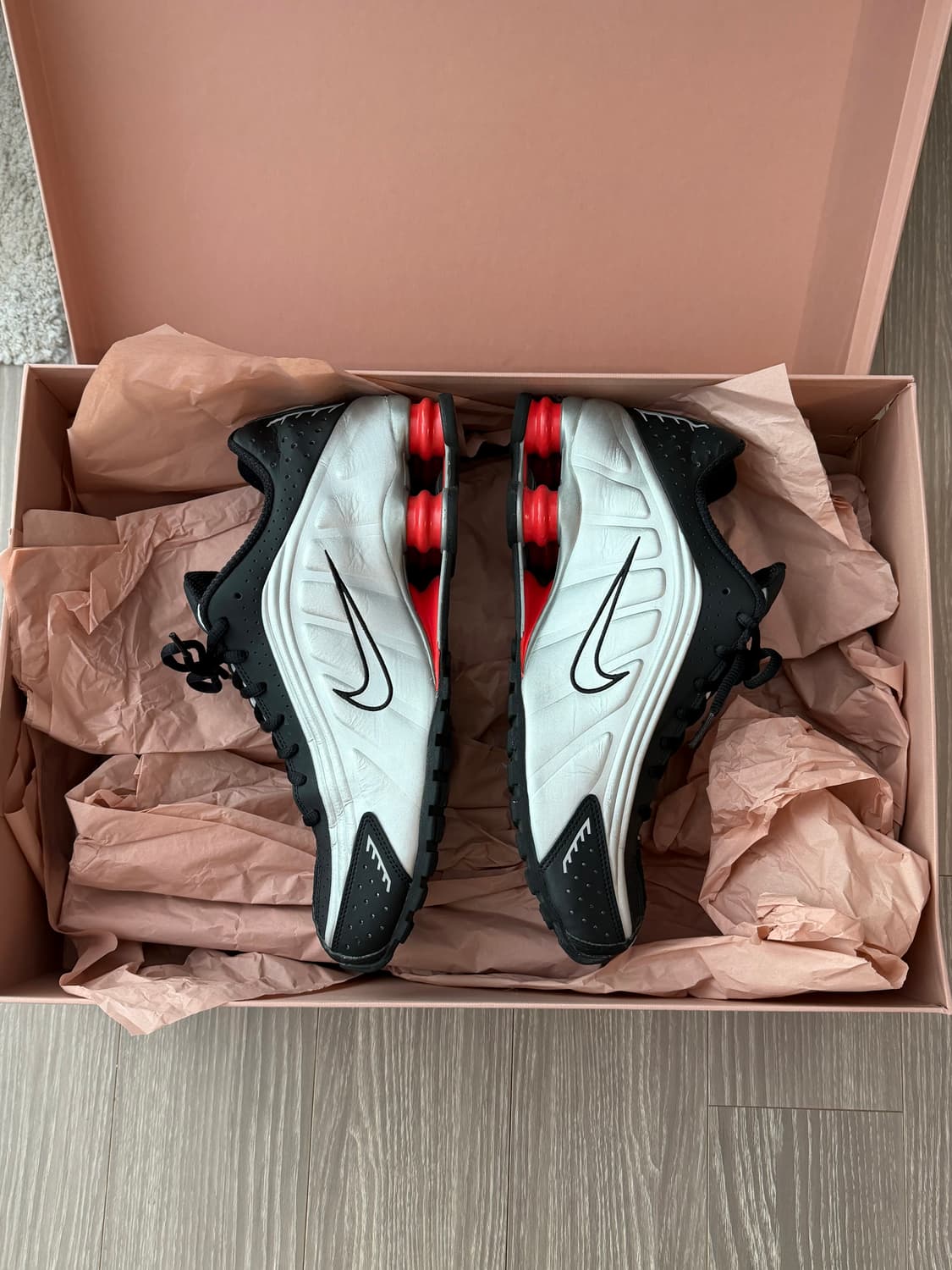 나이키 샥스 R4 블랙/메탈릭 실버 2018 285mm 상품이미지3